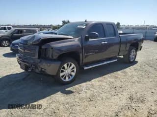 ✅ 2010 Chevrolet Silverado 1500 LT • VIN: 1GCSKSE38AZ130137 • Lot: 72632374. Listed on Copart with 97,860 mi. Free auction sales archive from the USA and detailed vehicle history report at DreamBid. Image 1.