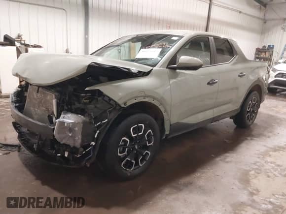 2024 Hyundai Santa Cruz SE with VIN 5NTJADDE7RH108941, listed as a IAAI auction lot 40990254 with 7,461 mi miles and . Bid and sale history available at DreamBid. Image 2.