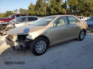 2012 Toyota Camry SE z VIN 4T1BF1FKXCU513285, wystawiony jako Copart lot #82655205 z przebiegiem 177 862 mil mil oraz Szkoda całkowita • Salvage title. Historia ofert i sprzedaży dostępna na DreamBid. Obrazek 1.