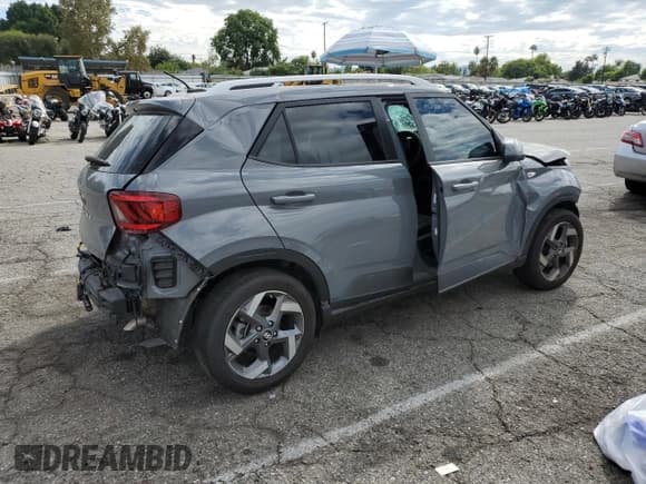 ✅ 2023 Hyundai Venue SEL • VIN: KMHRC8A31PU221871 • Лот: 83877145. Опубликован ранее на Copart с пробегом Не указан. Бесплатный доступ к архиву аукционных продаж из США и подробный отчёт об истории автомобиля на DreamBid. Изображение 3.