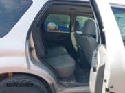 ✅ 2005 Ford Escape XLT • VIN: 1FMCU93125KA25998 • Lot: 42413196. Listed on IAAI with 192,490 mi. Free auction sales archive from the USA and detailed vehicle history report at DreamBid. Image 8.