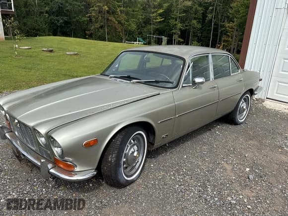 ✅ 1972 Jaguar XJ • VIN: 1L65800B • Лот: 80510675. Опубликован ранее на Copart с пробегом 10 054 миль. Бесплатный доступ к архиву аукционных продаж из США и подробный отчёт об истории автомобиля на DreamBid. Изображение 2.