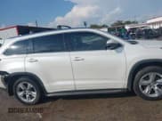 ✅ 2015 Toyota Highlander Limited Platinum • VIN: 5TDYKRFH7FS111360 • Lot: 43515874. Listed on IAAI with 112,771 mi. Free auction sales archive from the USA and detailed vehicle history report at DreamBid. Image 13.