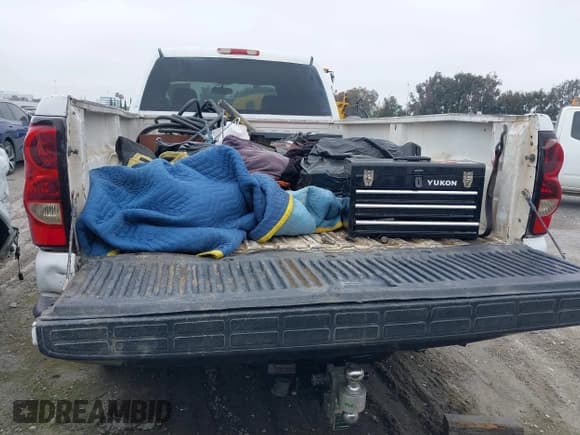 ✅ 2005 Chevrolet Silverado 2500HD LS • VIN: 1GCHK23265F915459 • Lot: 41829485. Wystawiony na IAAI z przebiegiem 109 464 mil. Bezpłatny archiwum sprzedaży aukcyjnych z USA i szczegółowy raport historii pojazdu na DreamBid. Zdjęcie 18.