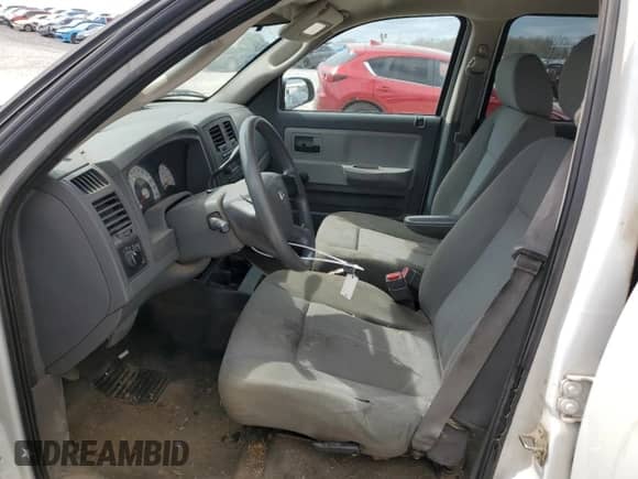 ✅ 2006 Dodge Dakota ST • VIN: 1D7HE28N26S701982 • Лот: 51218215. Размещён на Copart с пробегом 169 678 миль миль. Получите бесплатный доступ к архиву аукционных продаж из США и посмотрите подробный отчёт об истории автомобиля на DreamBid. Изображение 7.