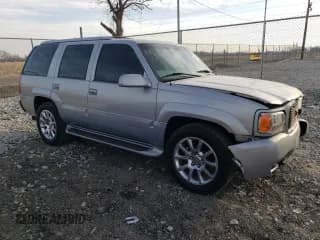 ✅ 2000 GMC Denali • VIN: 1GKEK63R1YR193039 • Lot: 49256685. Wystawiony na Copart z przebiegiem 193 319 mil. Bezpłatny archiwum sprzedaży aukcyjnych z USA i szczegółowy raport historii pojazdu na DreamBid. Zdjęcie 4.