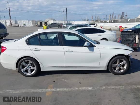 2014 BMW 3 Series 328i с VIN WBA3C1C57EK107752, выставлен на аукционе IAAI как лот 43295470 с пробегом 107 767 миль миль и . История ставок и продаж доступна на DreamBid. Изображение 14.