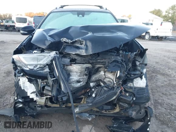 ✅ 2017 Toyota RAV4 XLE • VIN: 2T3RFREV3HW571164 • Лот: 43515669. Опубликован ранее на IAAI с пробегом 140 443 миль. Бесплатный доступ к архиву аукционных продаж из США и подробный отчёт об истории автомобиля на DreamBid. Изображение 12.