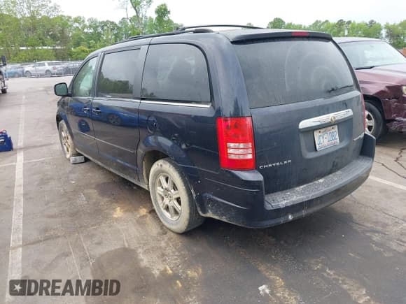 ✅ 2010 Chrysler Town & Country LX • VIN: 2A4RR2D15AR456363 • Lot: 42127422. Wystawiony na IAAI z przebiegiem 213 715 mil. Bezpłatny archiwum sprzedaży aukcyjnych z USA i szczegółowy raport historii pojazdu na DreamBid. Zdjęcie 3.