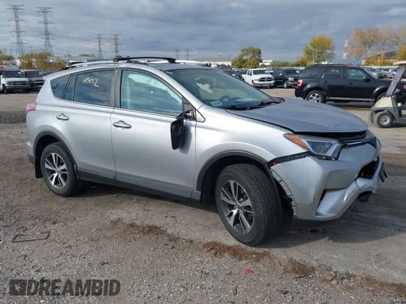 ✅ 2016 Toyota RAV4 XLE • VIN: 2T3RFREV3GW530029 • Lot: 43581002. Wystawiony na IAAI z przebiegiem 95 589 mil. Bezpłatny archiwum sprzedaży aukcyjnych z USA i szczegółowy raport historii pojazdu na DreamBid. Zdjęcie 1.