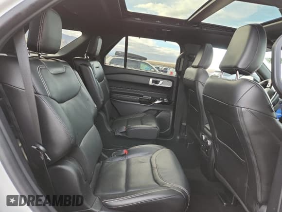 ✅ 2022 Ford Explorer ST • VIN: 1FM5K8GC3NGA08697 • Lot: 92882635. Wystawiony na Copart z przebiegiem 56 428 mil. Bezpłatny archiwum sprzedaży aukcyjnych z USA i szczegółowy raport historii pojazdu na DreamBid. Zdjęcie 11.