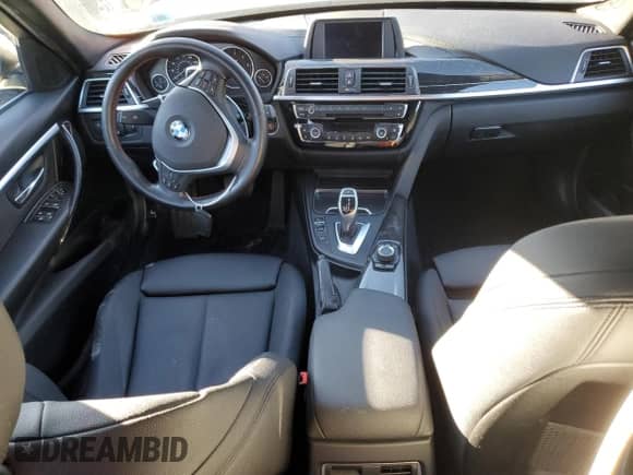 2018 BMW 3 Series 328d xDrive с VIN WBA8J1C50JA019038, выставлен на аукционе Copart как лот 85010124 с пробегом 61 073 миль миль и Списание • Salvage title. История ставок и продаж доступна на DreamBid. Изображение 8.