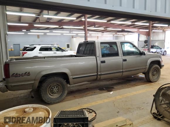 ✅ 2000 Chevrolet Silverado 3500 • VIN: 1GCHK33R4YF491903 • Lot: 42501245. Listed on Copart with 388,000 mi. Free auction sales archive from the USA and detailed vehicle history report at DreamBid. Image 3.