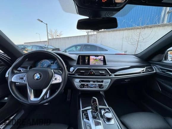 ✅ 2019 BMW 7 Series 740e xDrive • VIN: WBA7J2C54KB246438 • Lot: 41126974. Wystawiony na Copart z przebiegiem 32 986 mil. Bezpłatny archiwum sprzedaży aukcyjnych z USA i szczegółowy raport historii pojazdu na DreamBid. Zdjęcie 9.