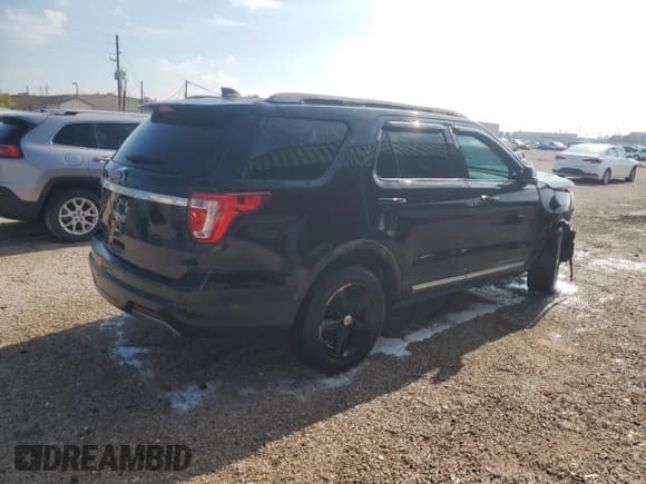 ✅ 2019 Ford Explorer XLT • VIN: 1FM5K7D81KGA95859 • Lot: 89796045. Wystawiony na Copart z przebiegiem 54 455 mil. Bezpłatny archiwum sprzedaży aukcyjnych z USA i szczegółowy raport historii pojazdu na DreamBid. Zdjęcie 3.