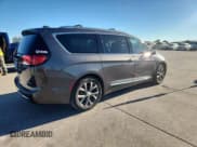 ✅ 2017 Chrysler Pacifica Limited • VIN: 2C4RC1GGXHR668736 • Lot: 91104045. Wystawiony na Copart z przebiegiem 114 865 mil. Bezpłatny archiwum sprzedaży aukcyjnych z USA i szczegółowy raport historii pojazdu na DreamBid. Zdjęcie 3.