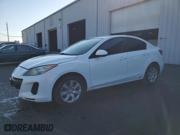 ✅ 2013 Mazda 3 i Sport • VIN: JM1BL1UP5D1786374 • Lot: 93531085. Listed on Copart with 129,704 mi. Free auction sales archive from the USA and detailed vehicle history report at DreamBid. Image 1.