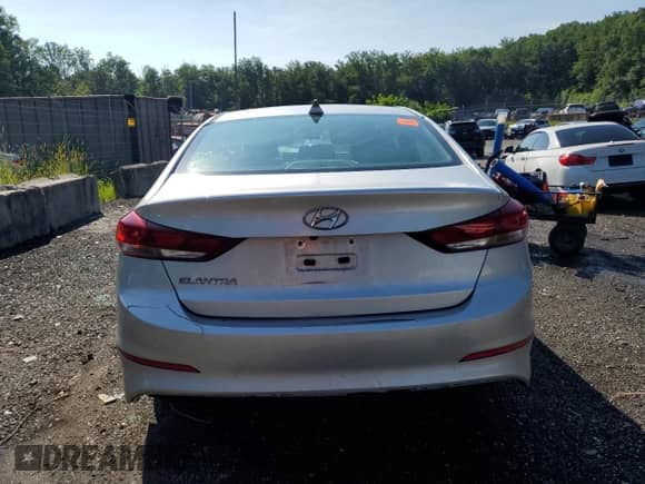 2018 Hyundai Elantra SE with VIN 5NPD74LF1JH371192, listed as a Copart auction lot 65885465 with Not provided miles and Salvage title. Bid and sale history available at DreamBid. Image 6.