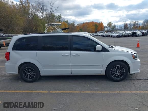 ✅ 2017 Dodge Grand Caravan GT • VIN: 2C4RDGEG6HR799116 • Lot: 43593305. Listed on IAAI with 151,457 mi. Free auction sales archive from the USA and detailed vehicle history report at DreamBid. Image 13.