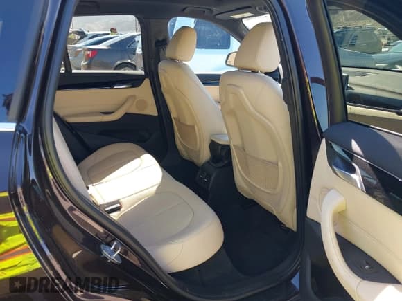 ✅ 2018 BMW X1 sDrive28i • VIN: WBXHU7C37J5L05511 • Lot: 42980003. Listed on IAAI with 25,925 mi. Free auction sales archive from the USA and detailed vehicle history report at DreamBid. Image 8.
