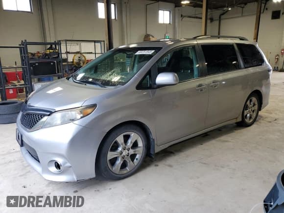 ✅ 2011 Toyota Sienna SE • VIN: 5TDXK3DCXBS034056 • Lot: 69281845. Listed on Copart with 267,390 mi. Free auction sales archive from the USA and detailed vehicle history report at DreamBid. Image 1.