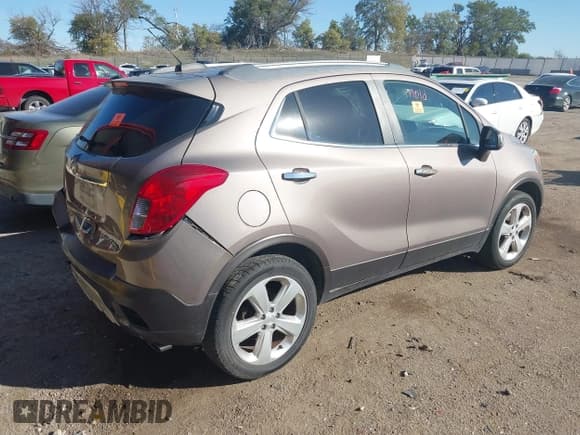 ✅ 2015 Buick Encore Convenience • VIN: KL4CJFSB5FB137387 • Lot: 43492104. Wystawiony na IAAI z przebiegiem 103 976 mil. Bezpłatny archiwum sprzedaży aukcyjnych z USA i szczegółowy raport historii pojazdu na DreamBid. Zdjęcie 4.