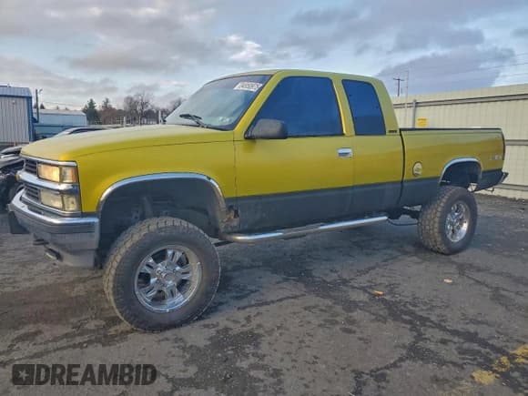 ✅ 1997 Chevrolet Silverado 1500 • VIN: 2GCEK19R3V1276692 • Lot: 94950975. Listed on Copart with 175,827 mi. Free auction sales archive from the USA and detailed vehicle history report at DreamBid. Image 1.