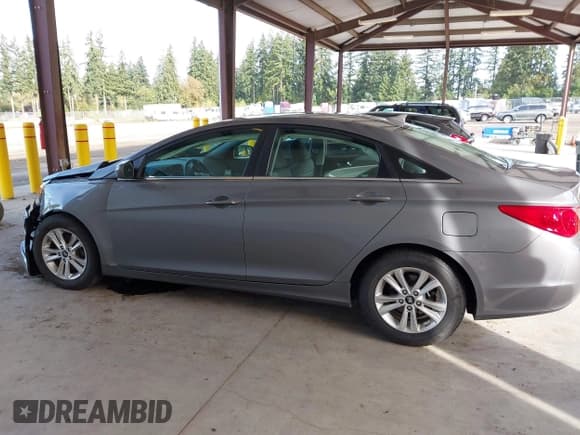 ✅ 2013 Hyundai Sonata GLS • VIN: 5NPEB4AC3DH786143 • Lot: 43367681. Listed on IAAI with 136,527 mi. Free auction sales archive from the USA and detailed vehicle history report at DreamBid. Image 14.