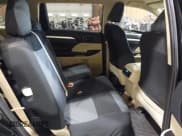 ✅ 2019 Toyota Highlander LE • VIN: 5TDBZRFH9KS939129 • Lot: 42474679. Wystawiony na IAAI z przebiegiem 49 532 mil. Bezpłatny archiwum sprzedaży aukcyjnych z USA i szczegółowy raport historii pojazdu na DreamBid. Zdjęcie 8.