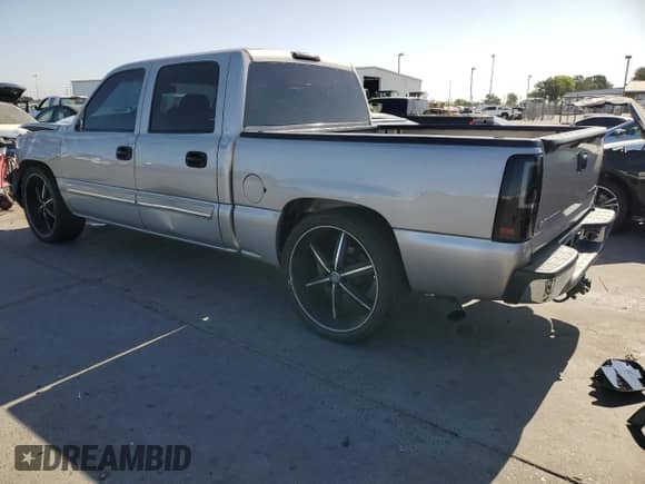 ✅ 2004 Chevrolet Silverado 1500 LS • VIN: 2GCEC13T841325739 • Лот: 62288135. Опубликован ранее на Copart с пробегом 260 166 миль. Бесплатный доступ к архиву аукционных продаж из США и подробный отчёт об истории автомобиля на DreamBid. Изображение 2.