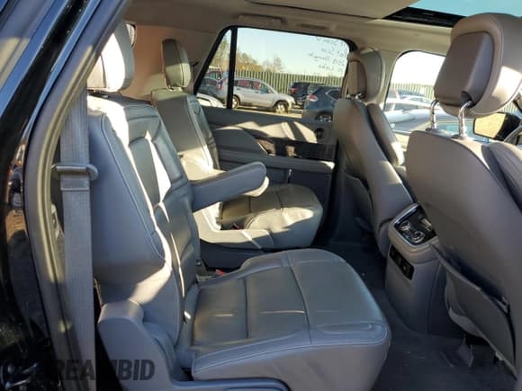 ✅ 2018 Lincoln Navigator Select • VIN: 5LMJJ3HT0JEL01690 • Lot: 85566274. Wystawiony na Copart z przebiegiem 107 619 mil. Bezpłatny archiwum sprzedaży aukcyjnych z USA i szczegółowy raport historii pojazdu na DreamBid. Zdjęcie 11.