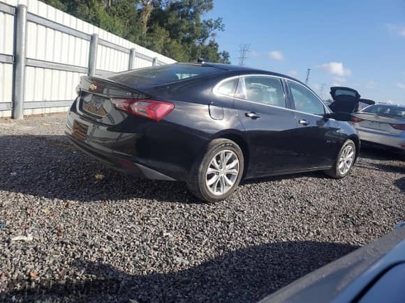 2021 Chevrolet Malibu LT z VIN 1G1ZD5ST5MF030106, wystawiony jako Copart lot #82781775 z przebiegiem 175 065 mil mil oraz Czysty tytuł • Clean title. Historia ofert i sprzedaży dostępna na DreamBid. Obrazek 3.