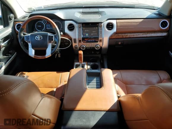 ✅ 2016 Toyota Tundra Platinum • VIN: 5TFAY5F15GX498479 • Lot: 80284625. Wystawiony na Copart z przebiegiem 185 637 mil. Bezpłatny archiwum sprzedaży aukcyjnych z USA i szczegółowy raport historii pojazdu na DreamBid. Zdjęcie 8.