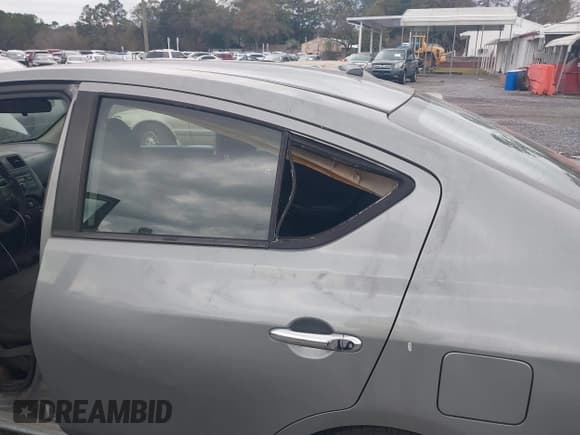 ✅ 2013 Nissan Versa S • VIN: 3N1CN7AP1DL860438 • Lot: 43799793. Listed on IAAI with 114,569 mi. Free auction sales archive from the USA and detailed vehicle history report at DreamBid. Image 6.