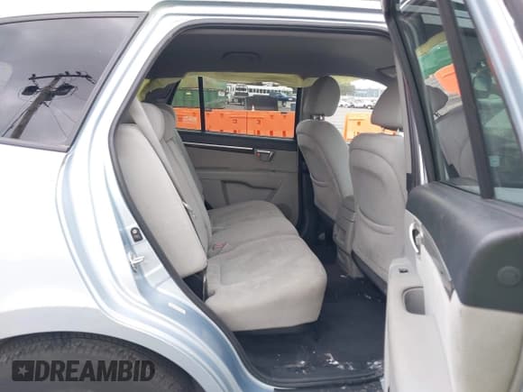 ✅ 2008 Hyundai Santa Fe GLS • VIN: 5NMSG73D88H208067 • Lot: 43431576. Listed on IAAI with 81,601 mi. Free auction sales archive from the USA and detailed vehicle history report at DreamBid. Image 8.