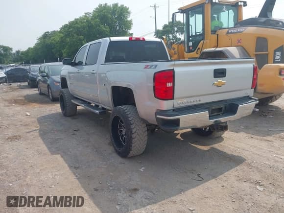 ✅ 2015 Chevrolet Silverado 2500HD LT • VIN: 1GC1KVEG3FF661609 • Lot: 42485031. Wystawiony na IAAI z przebiegiem 187 452 mil. Bezpłatny archiwum sprzedaży aukcyjnych z USA i szczegółowy raport historii pojazdu na DreamBid. Zdjęcie 3.