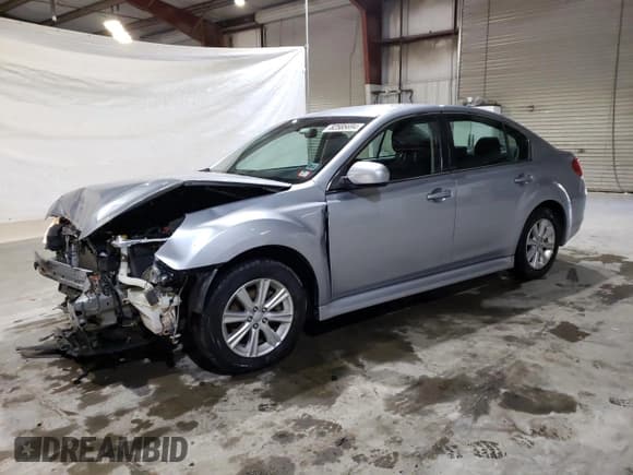 ✅ 2012 Subaru Legacy 2.5i • VIN: 4S3BMAA65C1031040 • Лот: 82585694. Опубликован ранее на Copart с пробегом 130 862 миль. Бесплатный доступ к архиву аукционных продаж из США и подробный отчёт об истории автомобиля на DreamBid. Изображение 1.