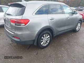 ✅ 2017 Kia Sorento LX • VIN: 5XYPG4A35HG209086 • Лот: 43792632. Опубликован ранее на IAAI с пробегом 145 529 миль. Бесплатный доступ к архиву аукционных продаж из США и подробный отчёт об истории автомобиля на DreamBid. Изображение 4.
