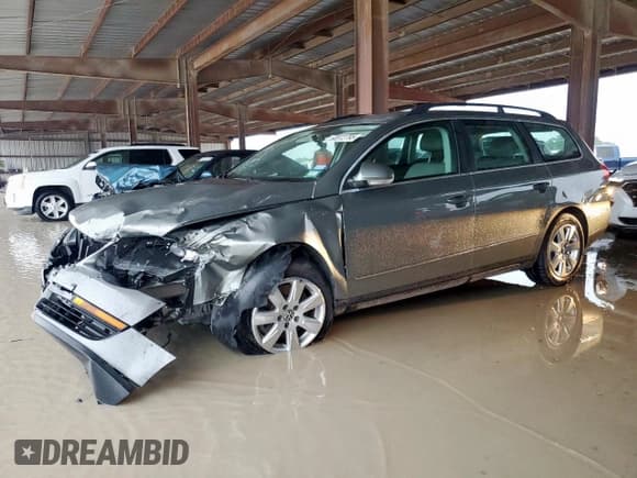 ✅ 2008 Volkswagen Passat Komfort • VIN: WVWXK73C98E115721 • Лот: 60872795. Опубликован ранее на Copart с пробегом 201 692 миль. Бесплатный доступ к архиву аукционных продаж из США и подробный отчёт об истории автомобиля на DreamBid. Изображение 1.