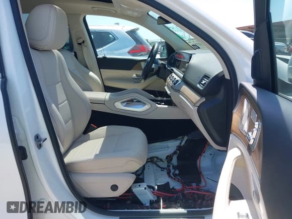 ✅ 2024 Mercedes-Benz GLS 450 • VIN: 4JGFF5KE2RB133841 • Lot: 41971284. Listed on IAAI with 16,359 mi. Free auction sales archive from the USA and detailed vehicle history report at DreamBid. Image 5.