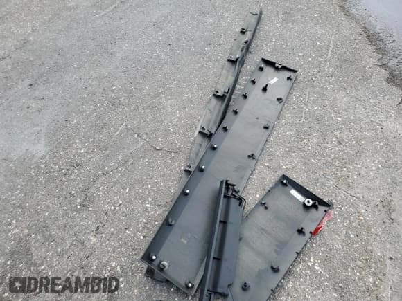 ✅ 2024 Ford Transit Passenger XL • VIN: 1FBAX2C85RKA36446 • Lot: 60238785. Wystawiony na Copart z przebiegiem 325 mil. Bezpłatny archiwum sprzedaży aukcyjnych z USA i szczegółowy raport historii pojazdu na DreamBid. Zdjęcie 13.