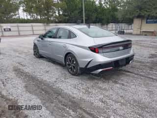 2024 Hyundai Sonata SEL z VIN KMHL64JA2RA393772, wystawiony jako IAAI lot #43566028 z przebiegiem 47 063 mil mil oraz . Historia ofert i sprzedaży dostępna na DreamBid. Obrazek 3.