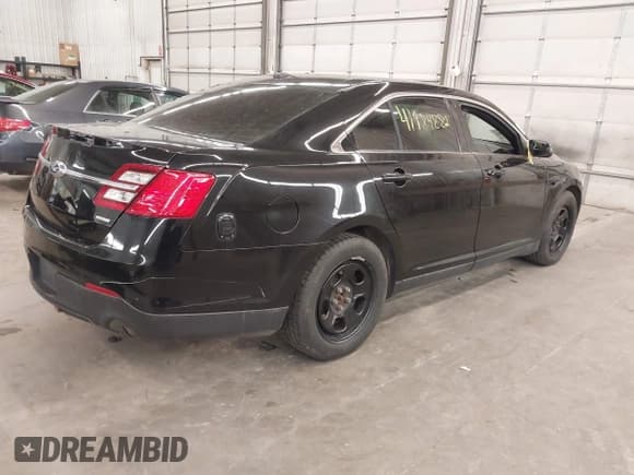 ✅ 2016 Ford Police Interceptor • VIN: 1FAHP2MT5GG132337 • Лот: 41984882. Опубликован ранее на IAAI с пробегом Не указан. Бесплатный доступ к архиву аукционных продаж из США и подробный отчёт об истории автомобиля на DreamBid. Изображение 4.