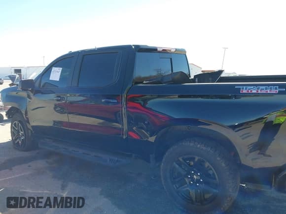 ✅ 2022 Chevrolet Silverado 1500 LT Trail Boss • VIN: 3GCUDFED3NG621160 • Lot: 41711947. Wystawiony na IAAI z przebiegiem 49 383 mil. Bezpłatny archiwum sprzedaży aukcyjnych z USA i szczegółowy raport historii pojazdu na DreamBid. Zdjęcie 15.