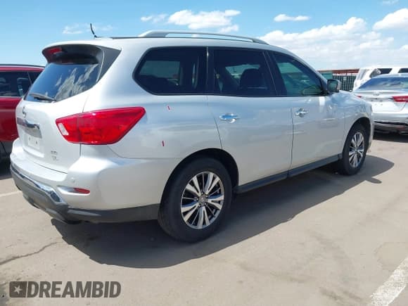 ✅ 2018 Nissan Pathfinder SL • VIN: 5N1DR2MMXJC611696 • Лот: 43211165. Опубликован ранее на IAAI с пробегом 74 015 миль. Бесплатный доступ к архиву аукционных продаж из США и подробный отчёт об истории автомобиля на DreamBid. Изображение 4.
