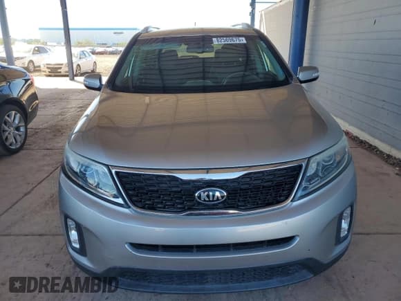 ✅ 2015 Kia Sorento EX • VIN: 5XYKU4A79FG651937 • Лот: 82569675. Опубликован ранее на Copart с пробегом 86 188 миль. Бесплатный доступ к архиву аукционных продаж из США и подробный отчёт об истории автомобиля на DreamBid. Изображение 5.