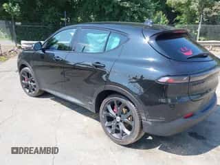 2024 Dodge Hornet GT Plus z VIN ZACNDFAN1R3A13510, wystawiony jako IAAI lot #42434612 z przebiegiem 9 867 mil mil oraz . Historia ofert i sprzedaży dostępna na DreamBid. Obrazek 3.