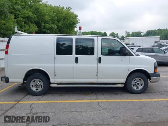 ✅ 2015 GMC Savana Cargo • VIN: 1GTW7FCF2F1903407 • Lot: 42632742. Listed on IAAI with 206,874 mi. Free auction sales archive from the USA and detailed vehicle history report at DreamBid. Image 13.