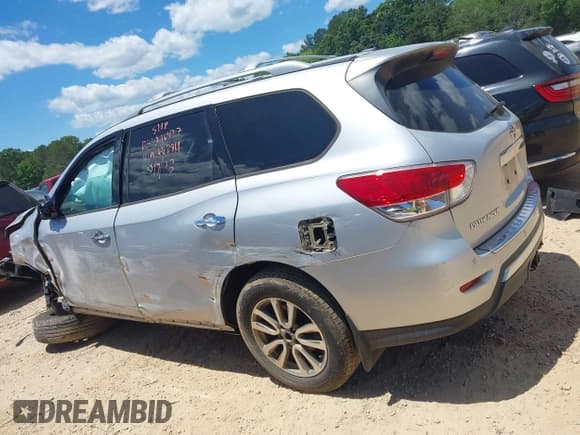 ✅ 2015 Nissan Pathfinder SL • VIN: 5N1AR2MM6FC668911 • Lot: 42344670. Wystawiony na IAAI z przebiegiem 70 204 mil. Bezpłatny archiwum sprzedaży aukcyjnych z USA i szczegółowy raport historii pojazdu na DreamBid. Zdjęcie 14.