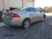 ✅ 2015 Volvo S60 T5 Drive-E Premier • VIN: YV140MFBXF1306010 • Lot: 43604976. Wystawiony na IAAI z przebiegiem 152 972 mil. Bezpłatny archiwum sprzedaży aukcyjnych z USA i szczegółowy raport historii pojazdu na DreamBid. Zdjęcie 4.